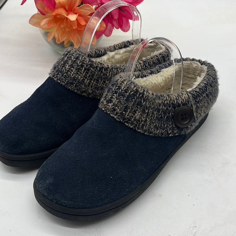 Clarks Navy Blue Suede Slipper Sz 8. CM3880